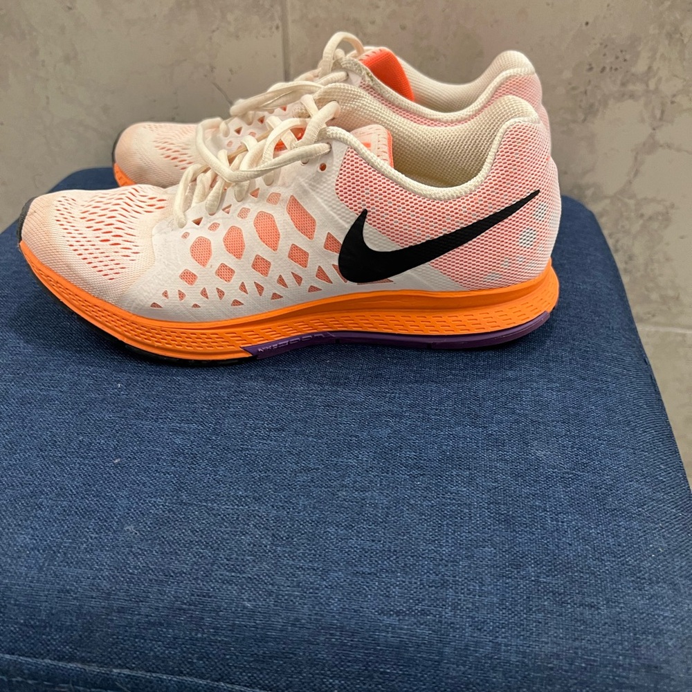Nike Women's White and Orange Athletic Shoes